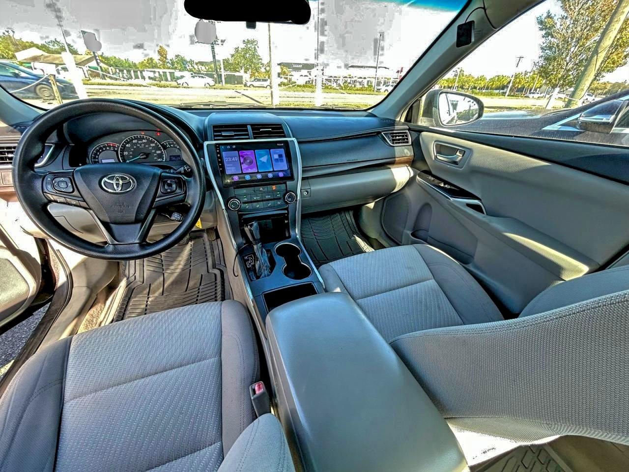 Toyota Camry Le Image 6