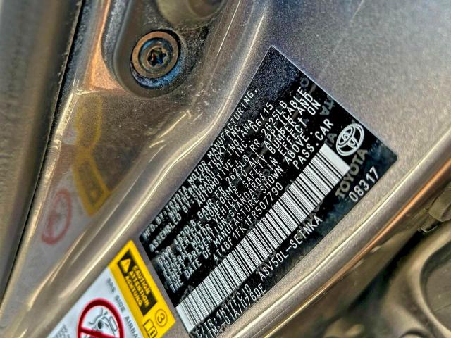 Toyota Camry Le Image 9