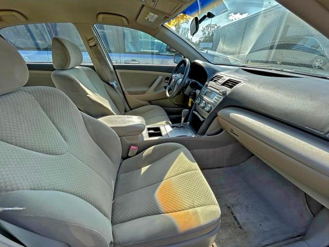 Toyota Camry Ce Image 8