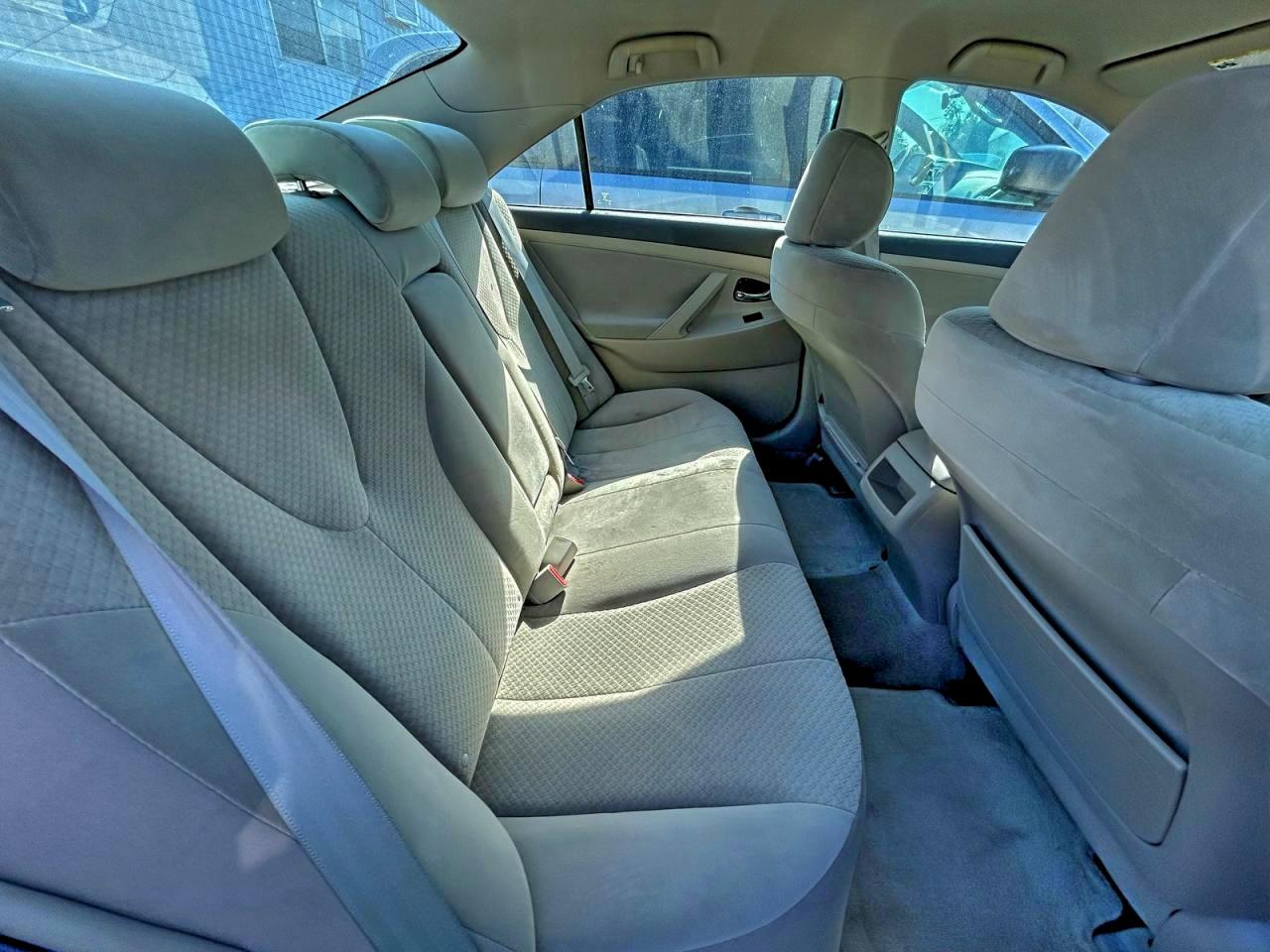 Toyota Camry Ce Image 7