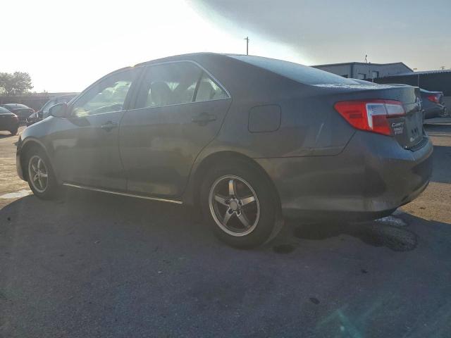 Toyota Camry Base Image 3