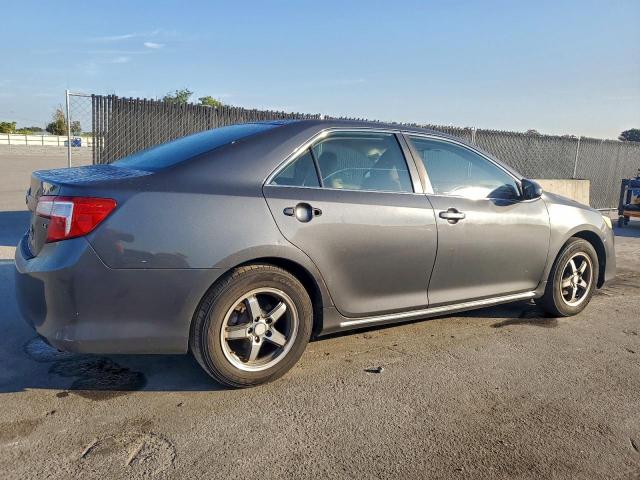 Toyota Camry Base Image 9