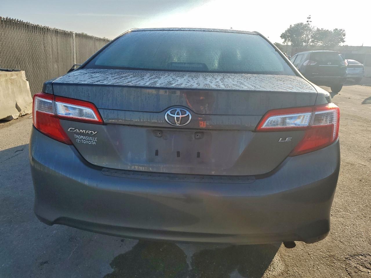 Toyota Camry Base Image 2