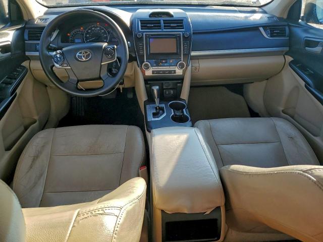 Toyota Camry Base Image 8