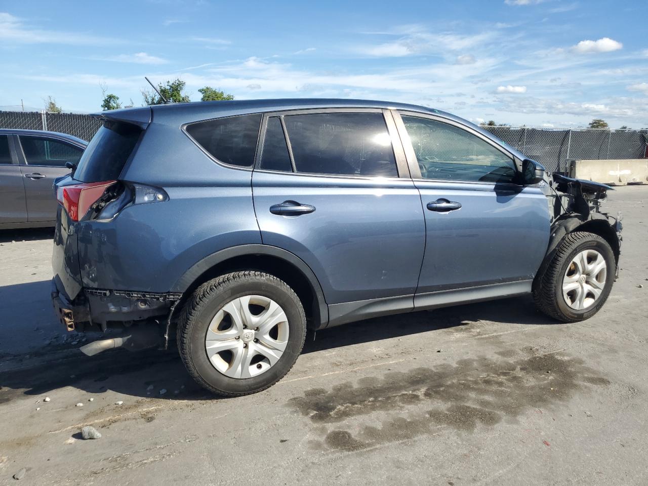 Toyota RAV4 Le Image 3