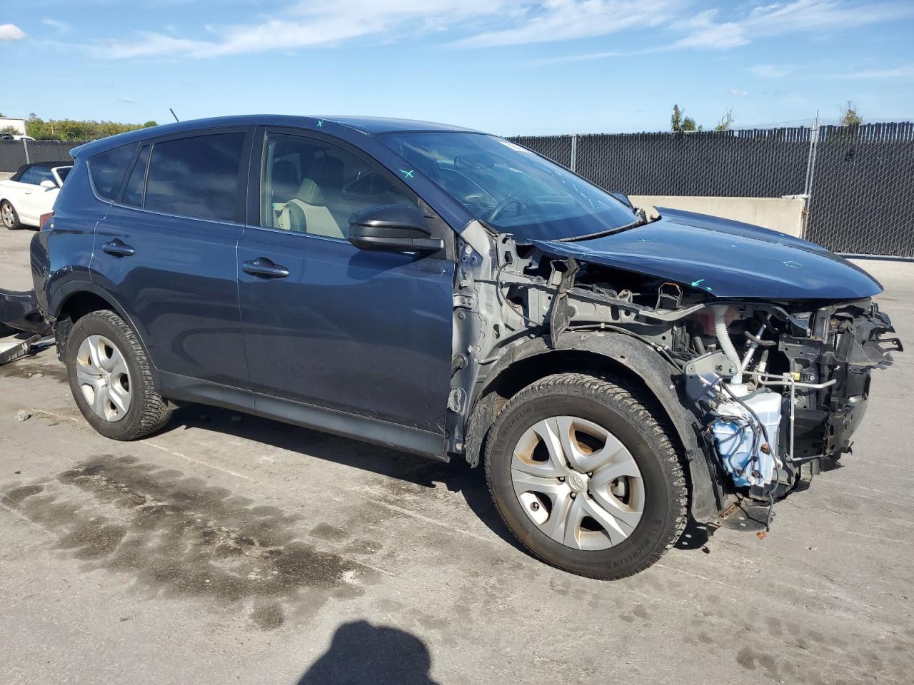 Toyota RAV4 Le Image 11