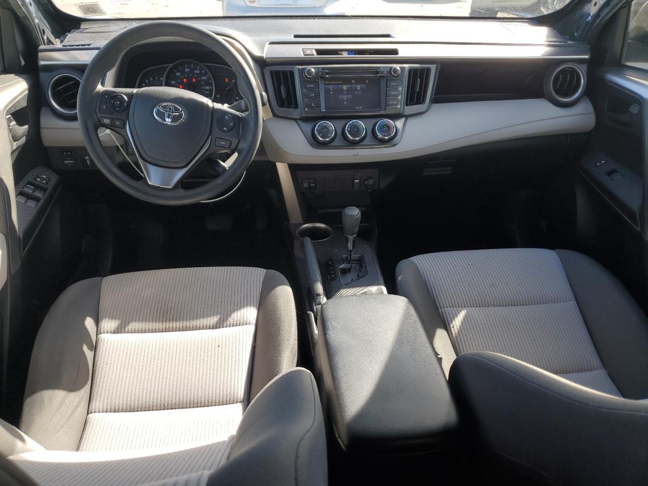 Toyota RAV4 Le Image 4