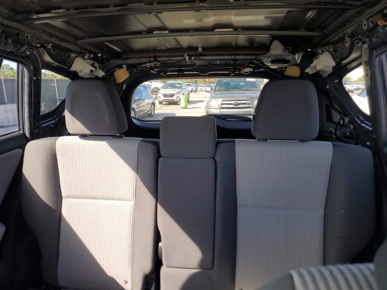 Toyota RAV4 Le Image 5