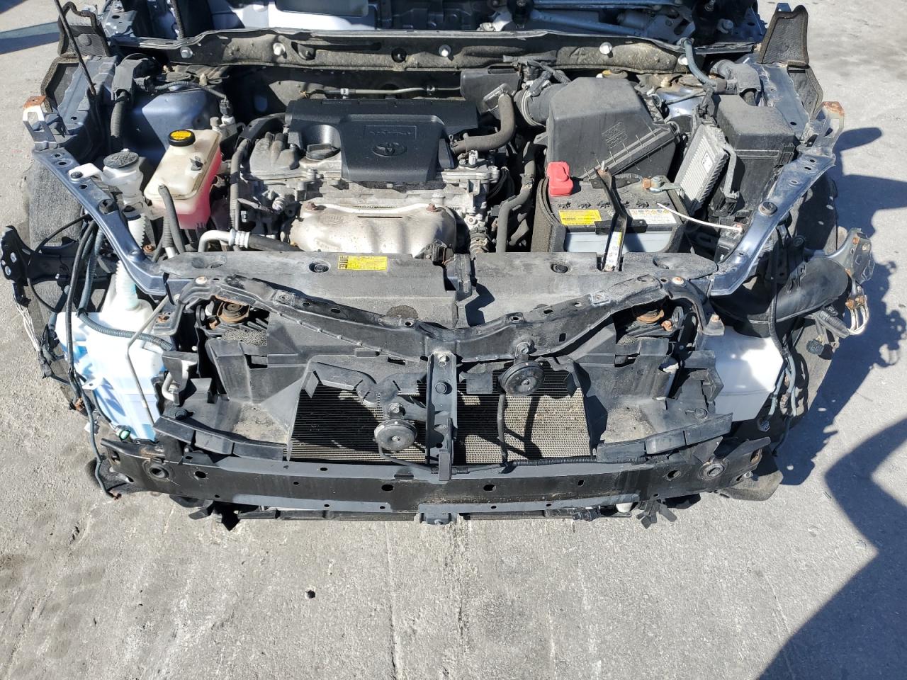 Toyota RAV4 Le Image 10