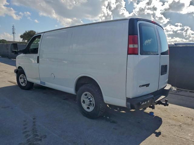 Chevrolet Express Image 10