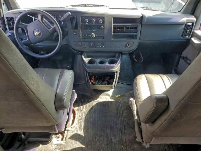 Chevrolet Express Image 11