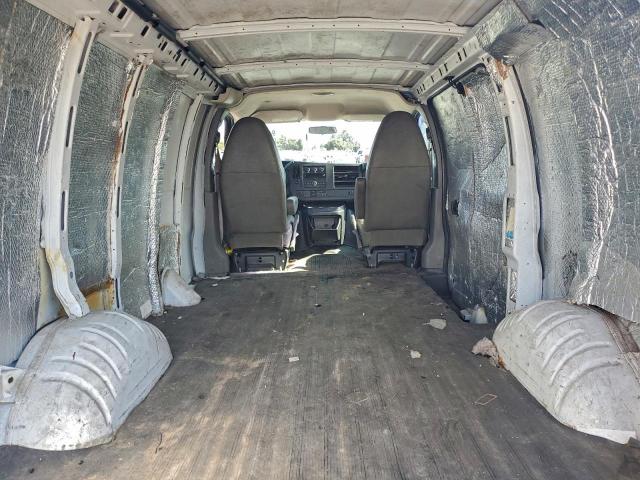 Chevrolet Express Image 14