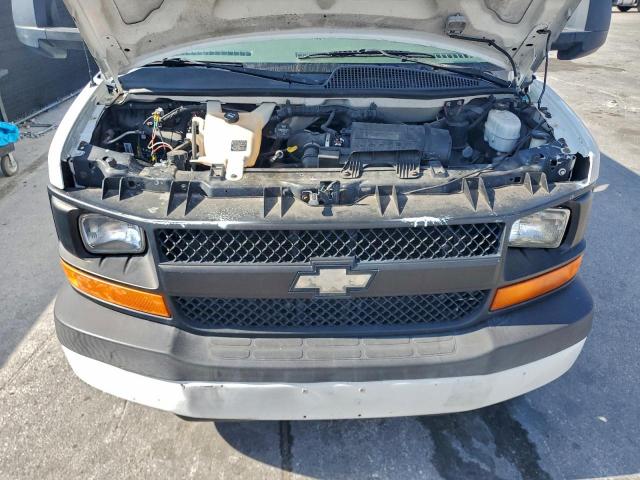 Chevrolet Express Image 12