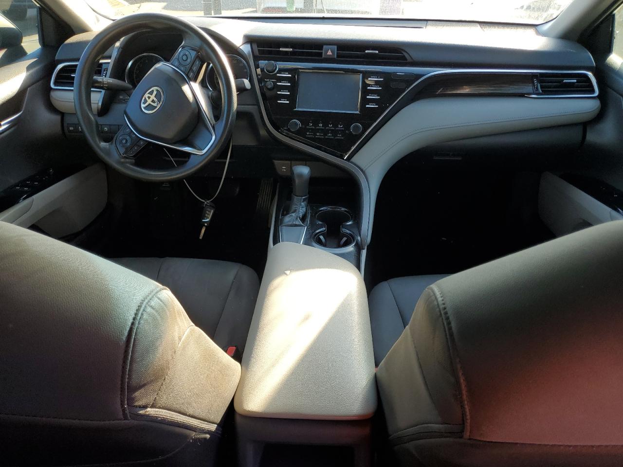 Toyota Camry L Image 9