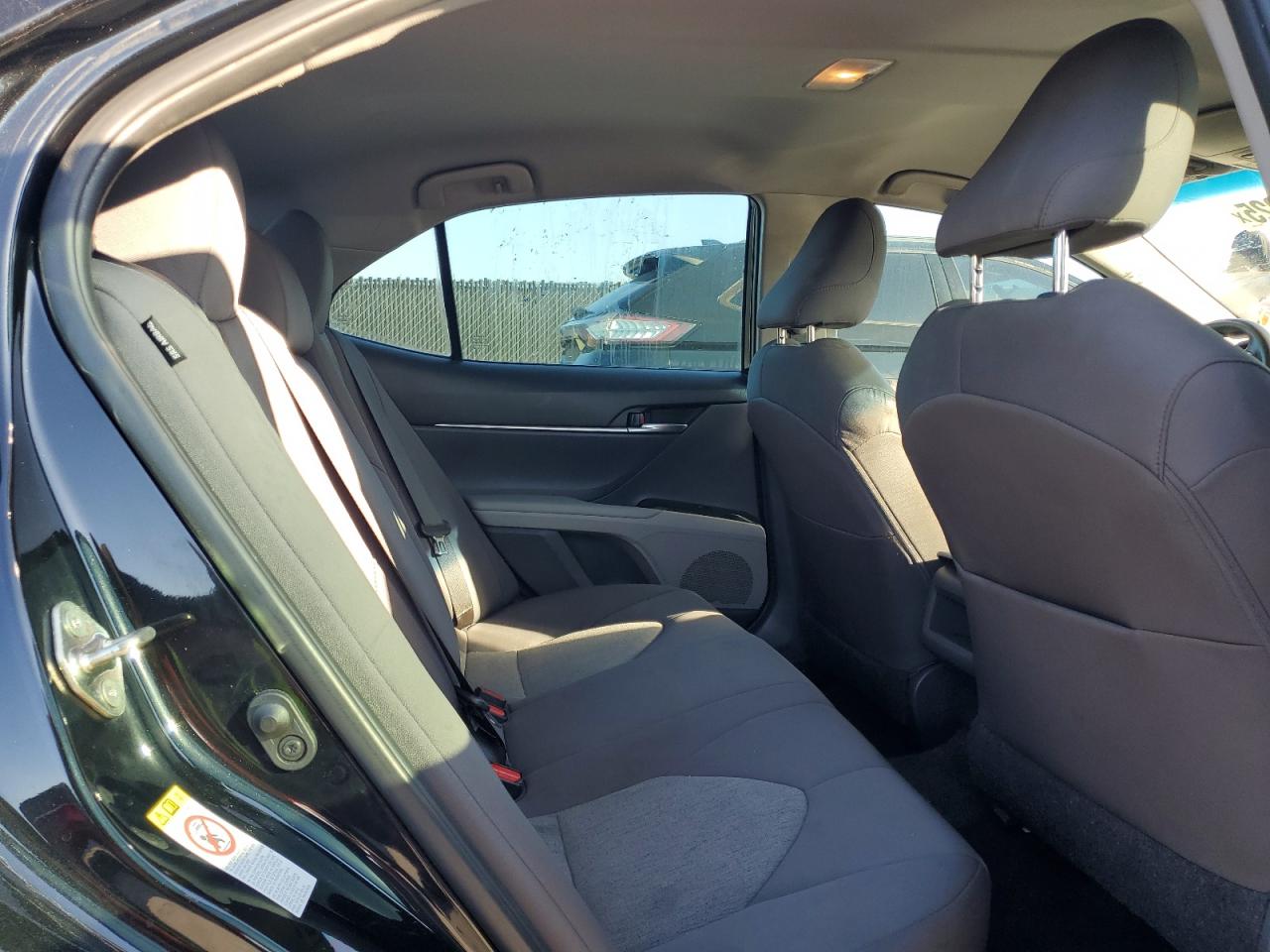 Toyota Camry L Image 7