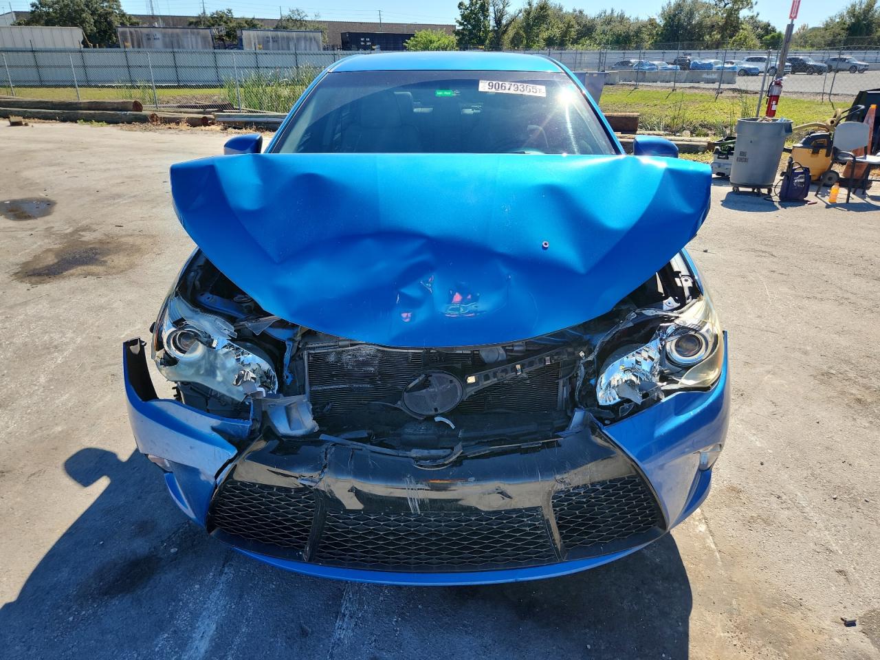 Toyota Camry Le Image 3