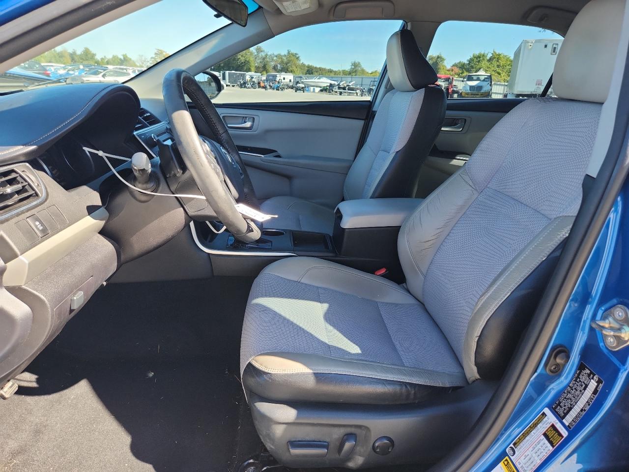 Toyota Camry Le Image 10