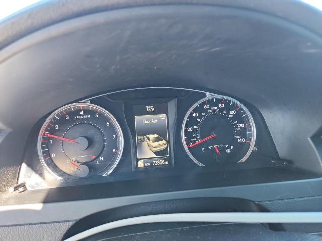 Toyota Camry Le Image 9