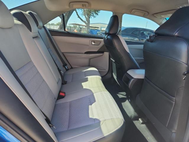 Toyota Camry Le Image 5