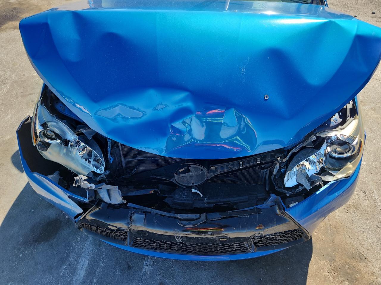 Toyota Camry Le Image 11