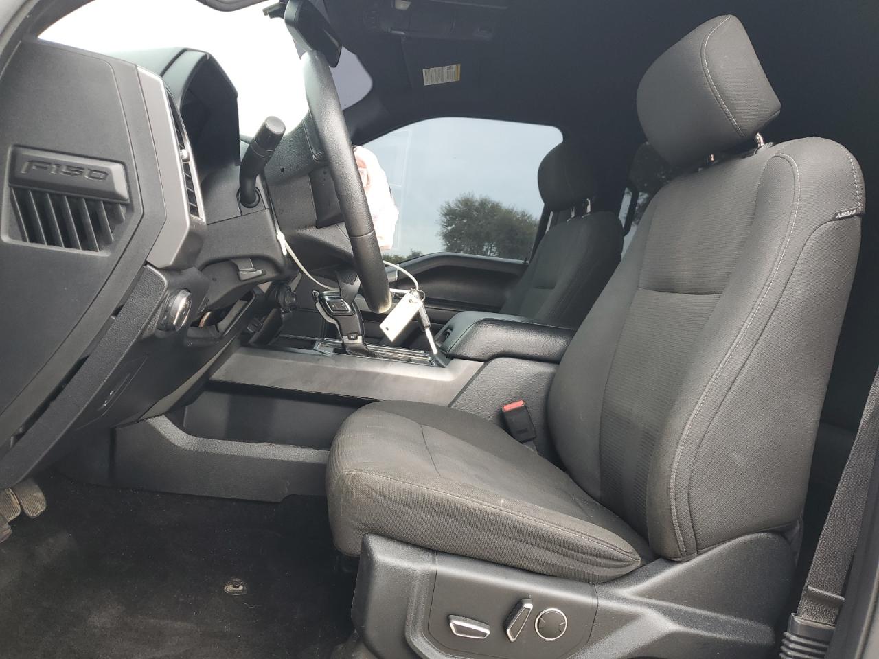 Ford F-150 Supercrew Image 6