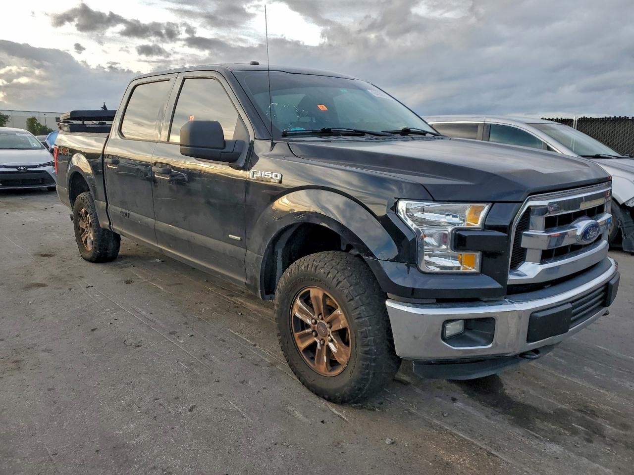 Ford F-150 Supercrew Image 2