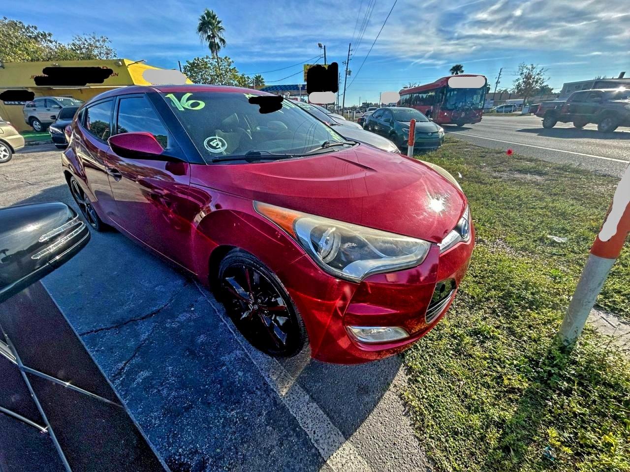 Hyundai VELOSTER Image 1