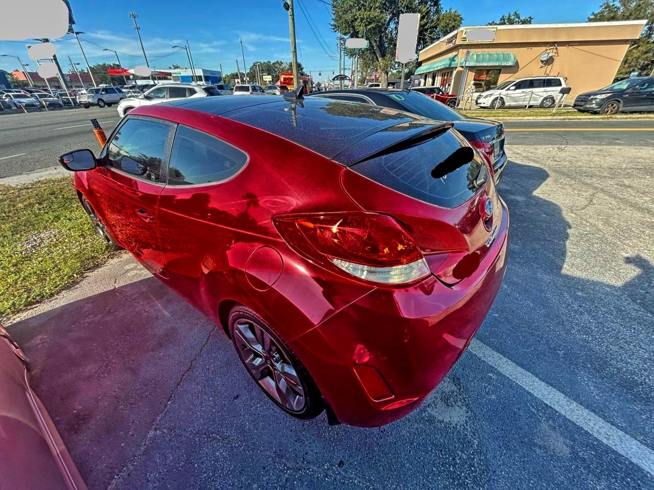 Hyundai VELOSTER Image 2