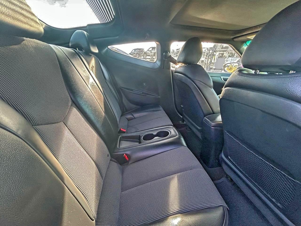 Hyundai VELOSTER Image 7