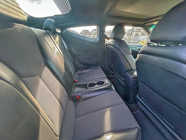 Hyundai VELOSTER Image 7