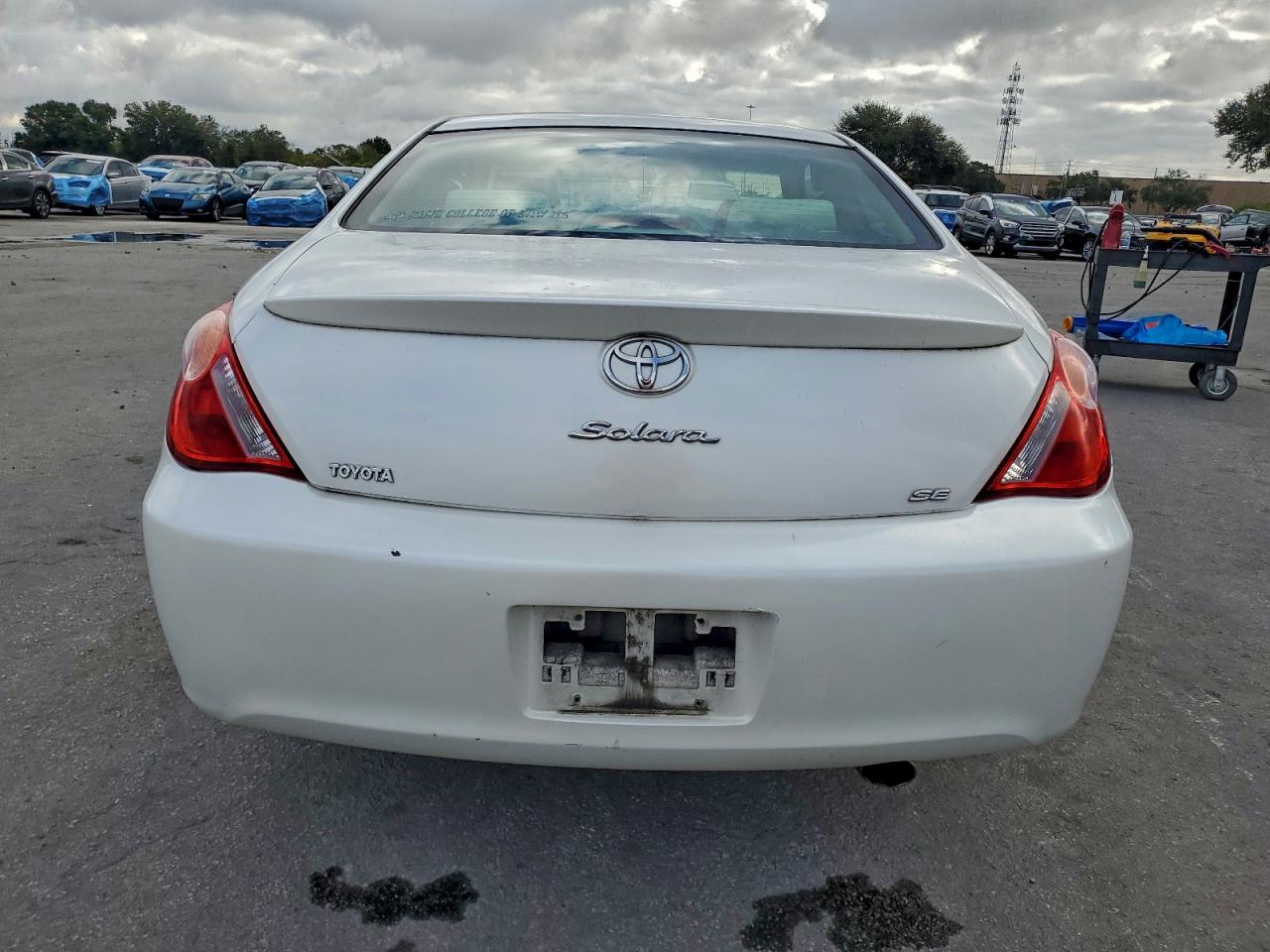 Toyota Camry Se Image 9