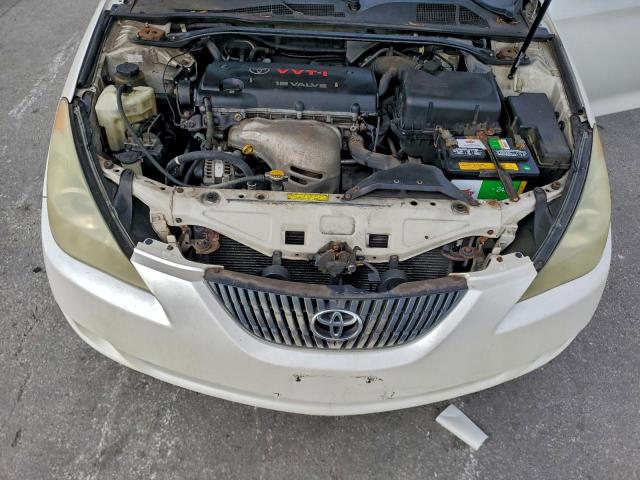 Toyota Camry Se Image 8