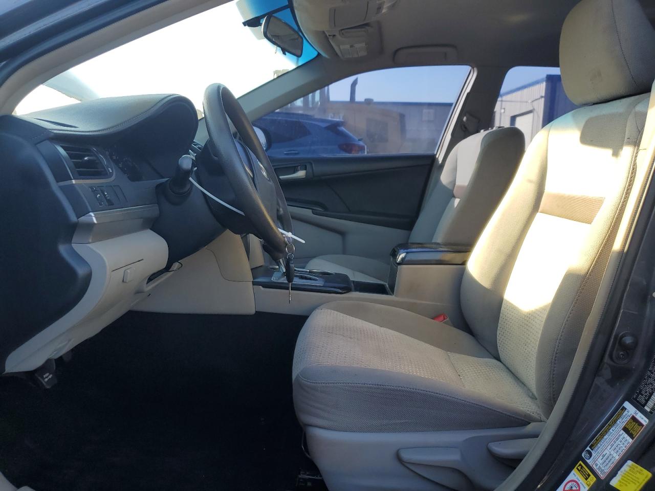 Toyota Camry Base Image 7