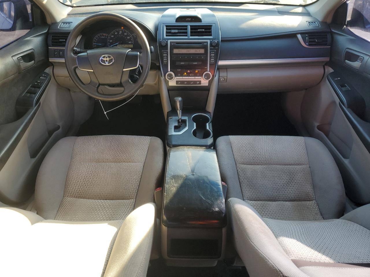 Toyota Camry Base Image 6