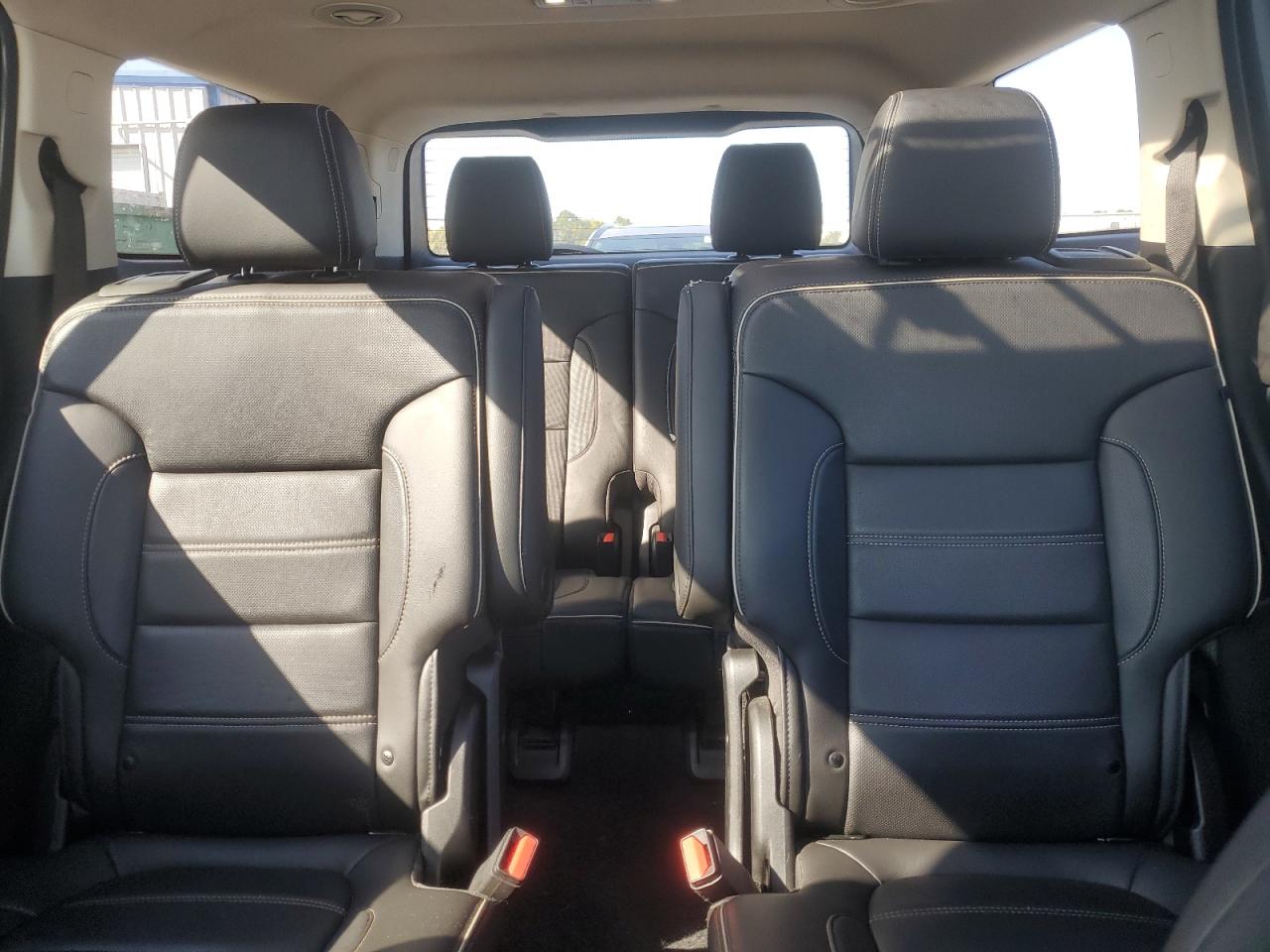 GMC Acadia Denali Image 13