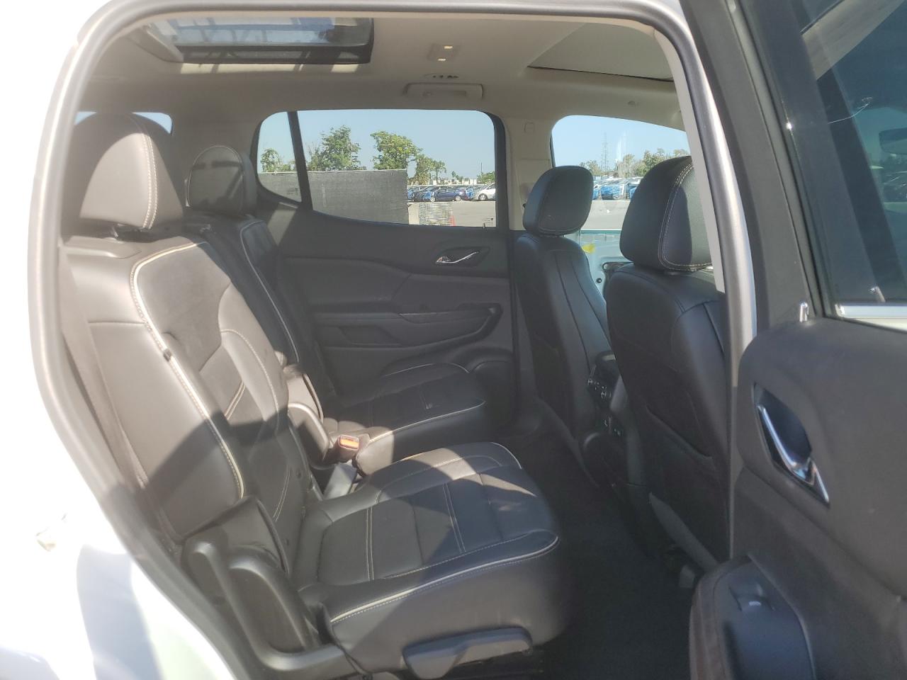 GMC Acadia Denali Image 12