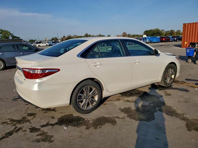 Toyota Camry Le Image 9