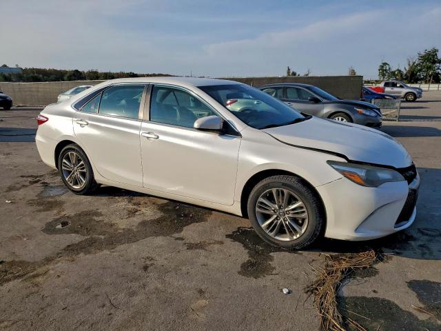 Toyota Camry Le Image 7