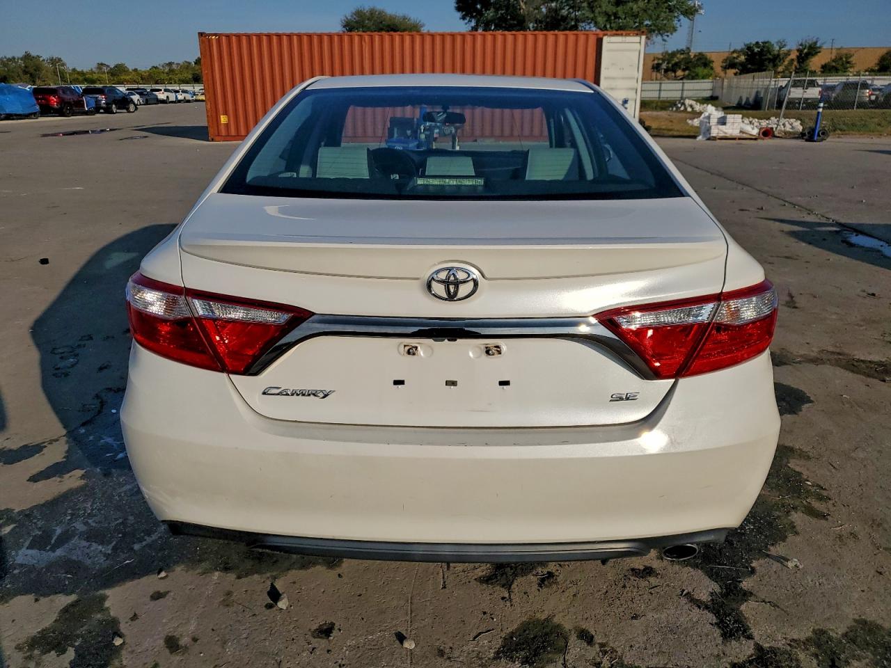 Toyota Camry Le Image 6