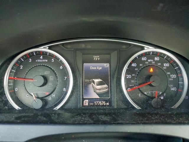 Toyota Camry Le Image 5