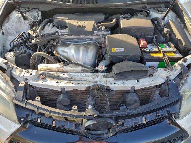 Toyota Camry Le Image 13