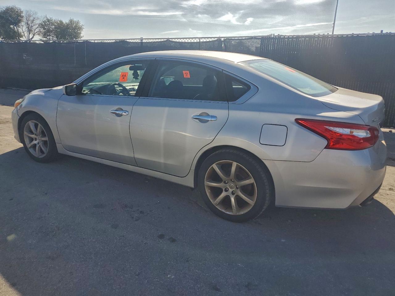Nissan Altima 2.5 Image 10