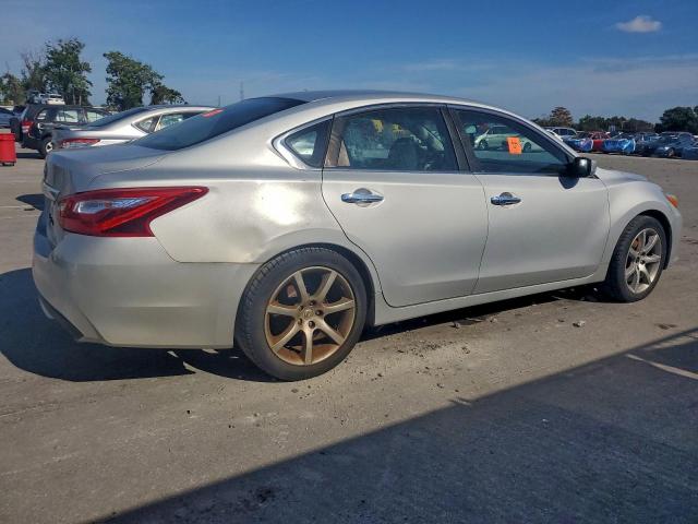 Nissan Altima 2.5 Image 2