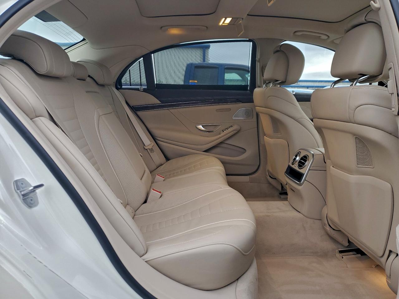 Mercedes-Benz S-Class 560 4matic Image 10