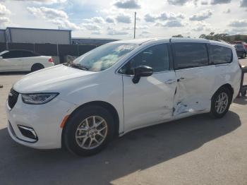  Salvage Chrysler Pacifica