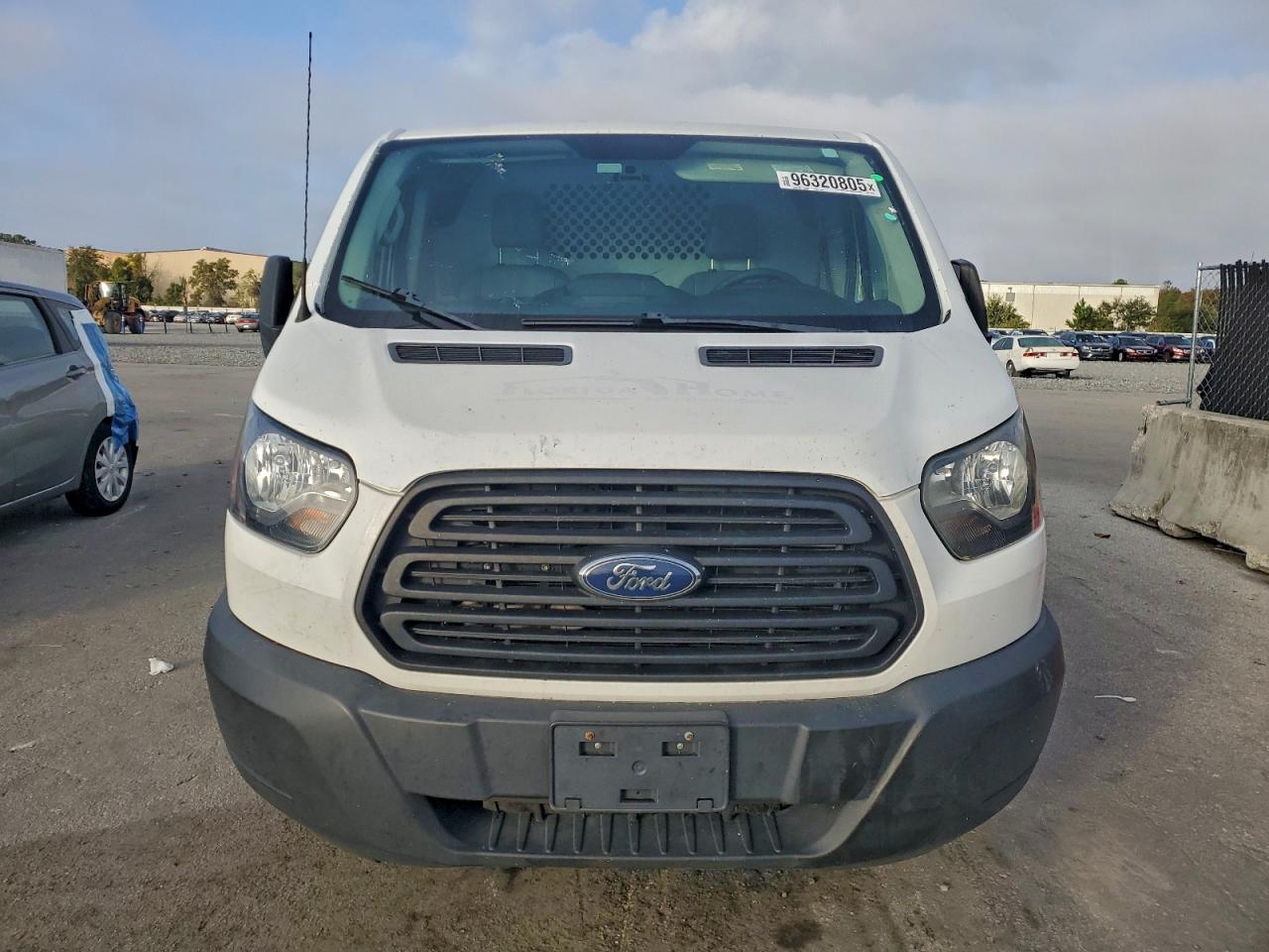 Ford Transit T-150 Image 4