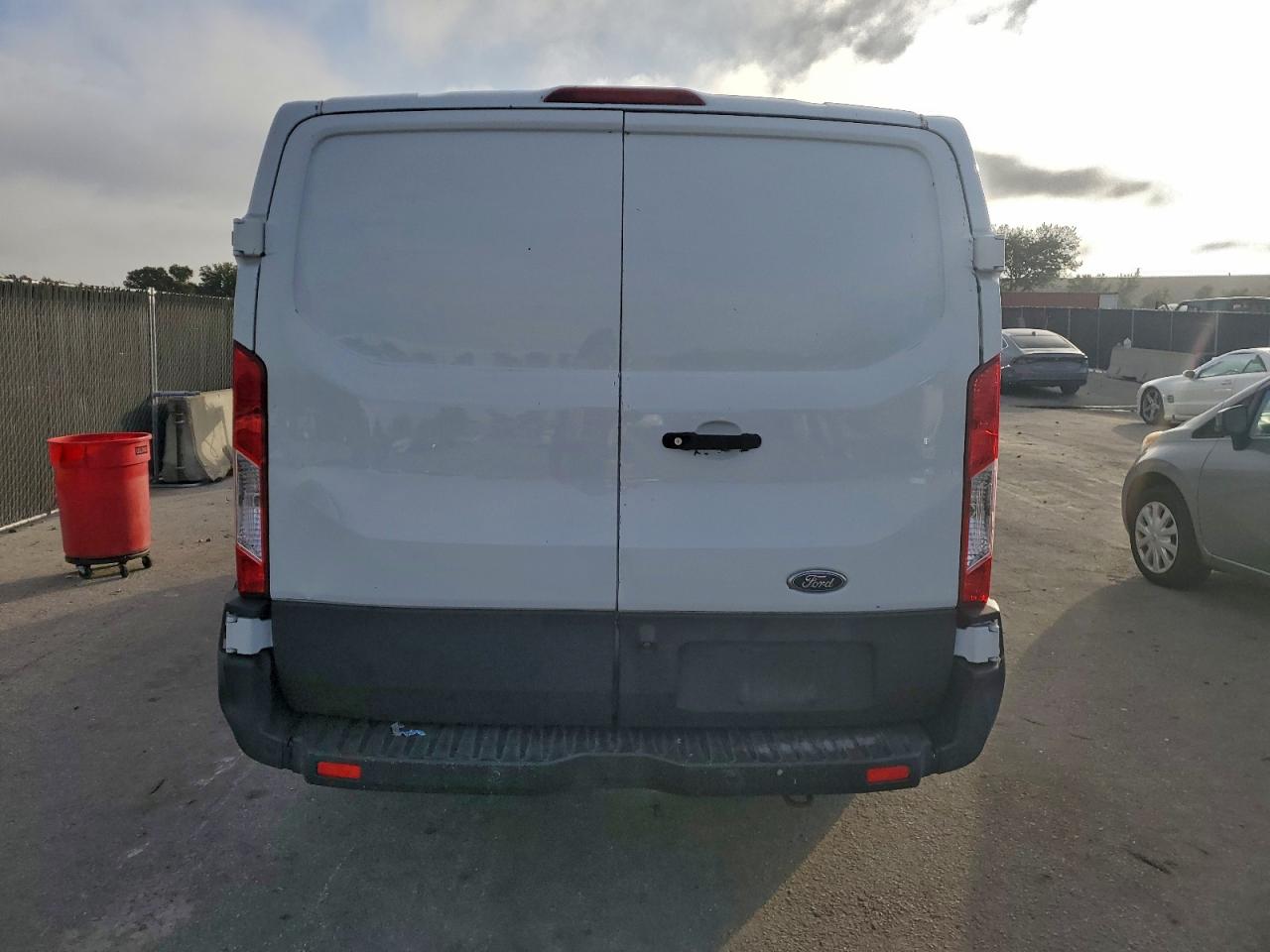 Ford Transit T-150 Image 5