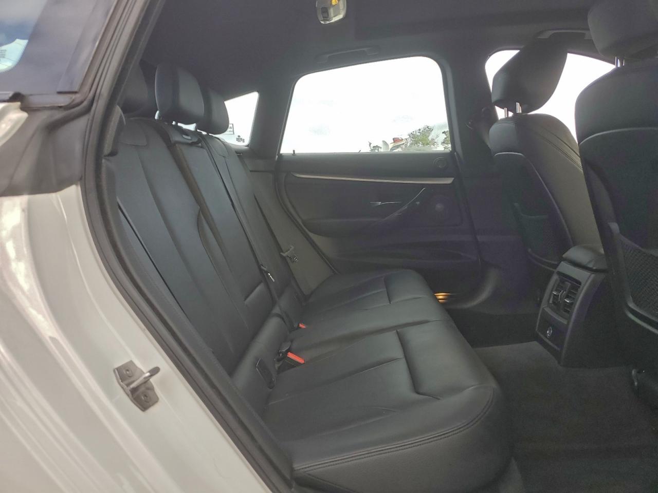 BMW 3 Series Xigt Image 11