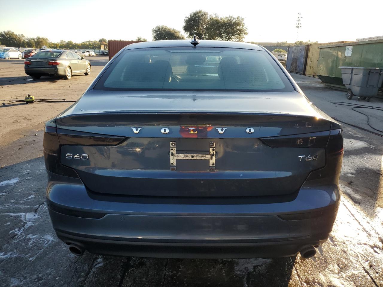 Volvo S60 T6 Momentum Image 2