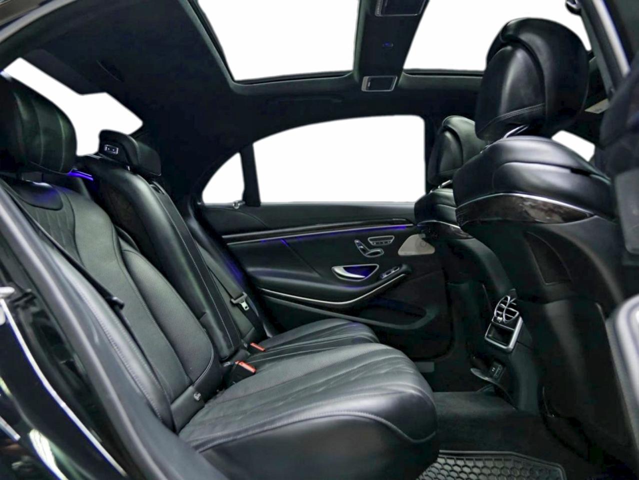 Mercedes-Benz S-Class 550 Image 3